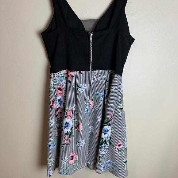 Super cute floral CRYSTAL DOLL dress ๐ - Picture 5 of 7